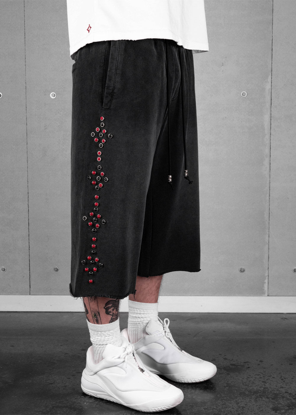 Commons Studios Rivet Sweatshort Black/Red