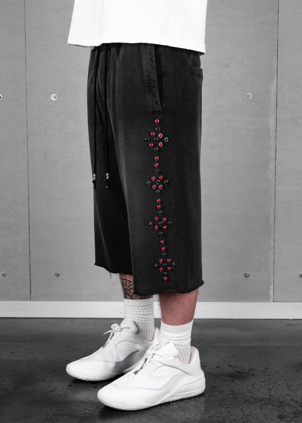 Commons Studios Rivet Sweatshort Black/Red