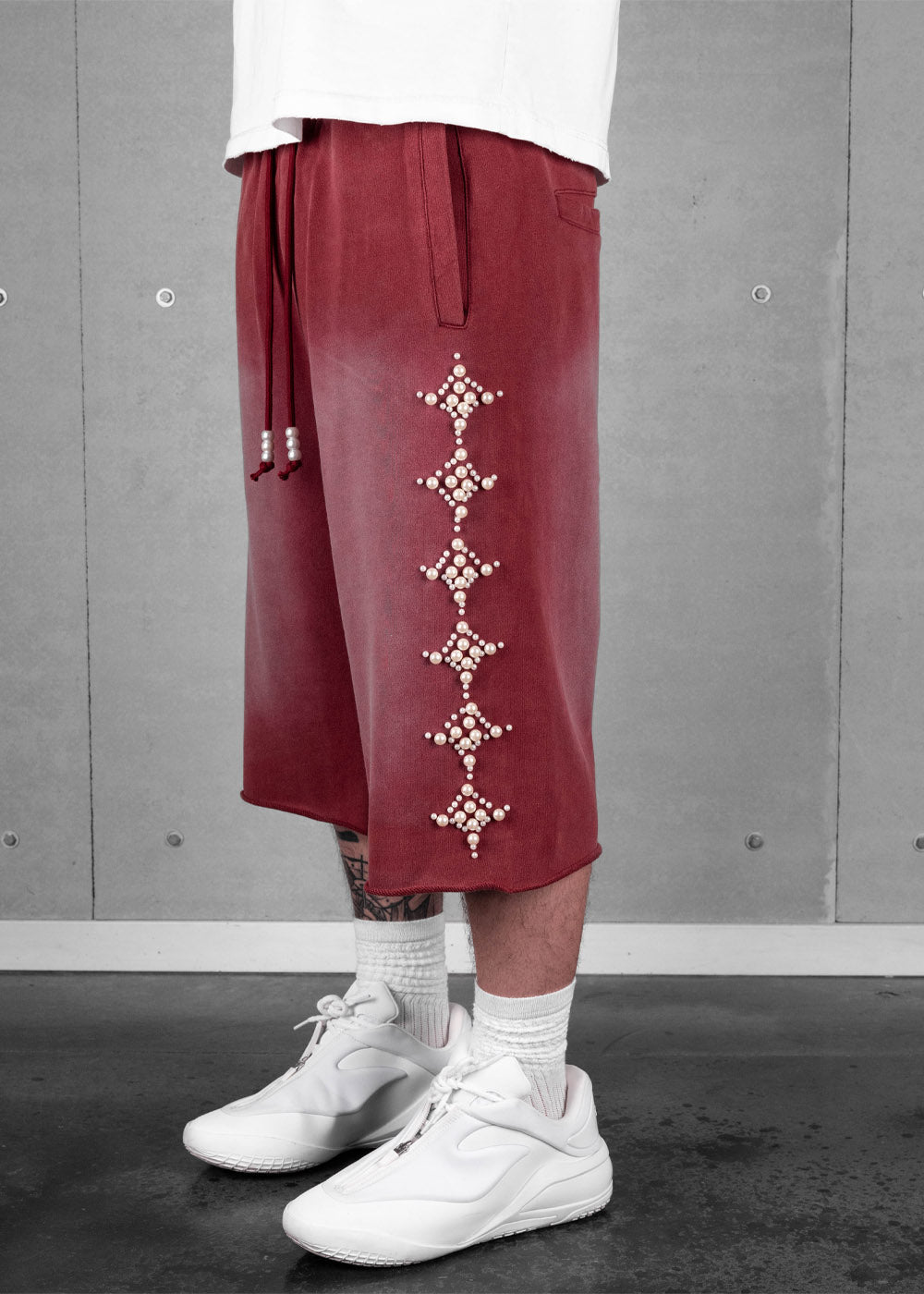 Commons Pearled Star Sweatshort Burgundy