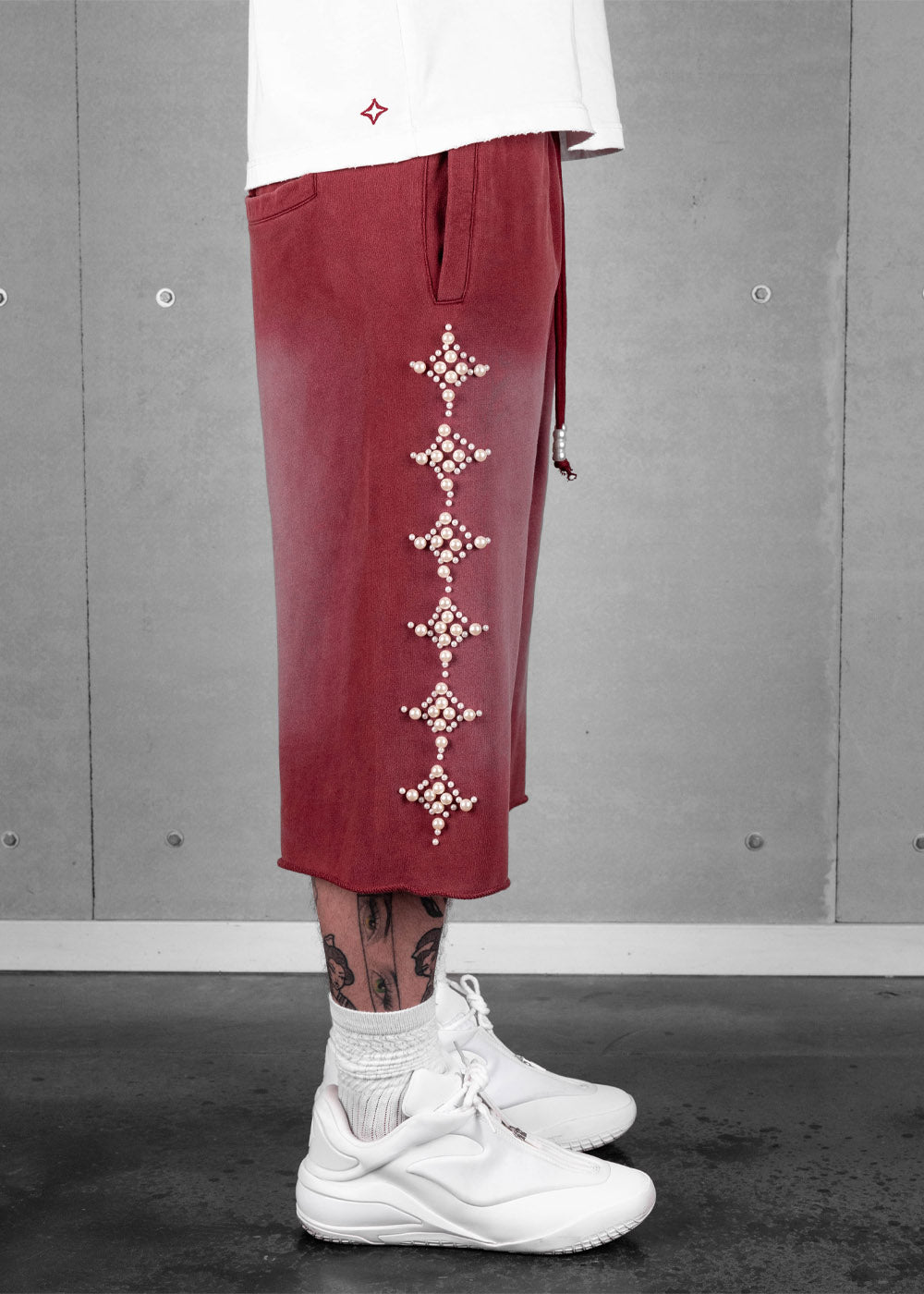 Commons Pearled Star Sweatshort Burgundy