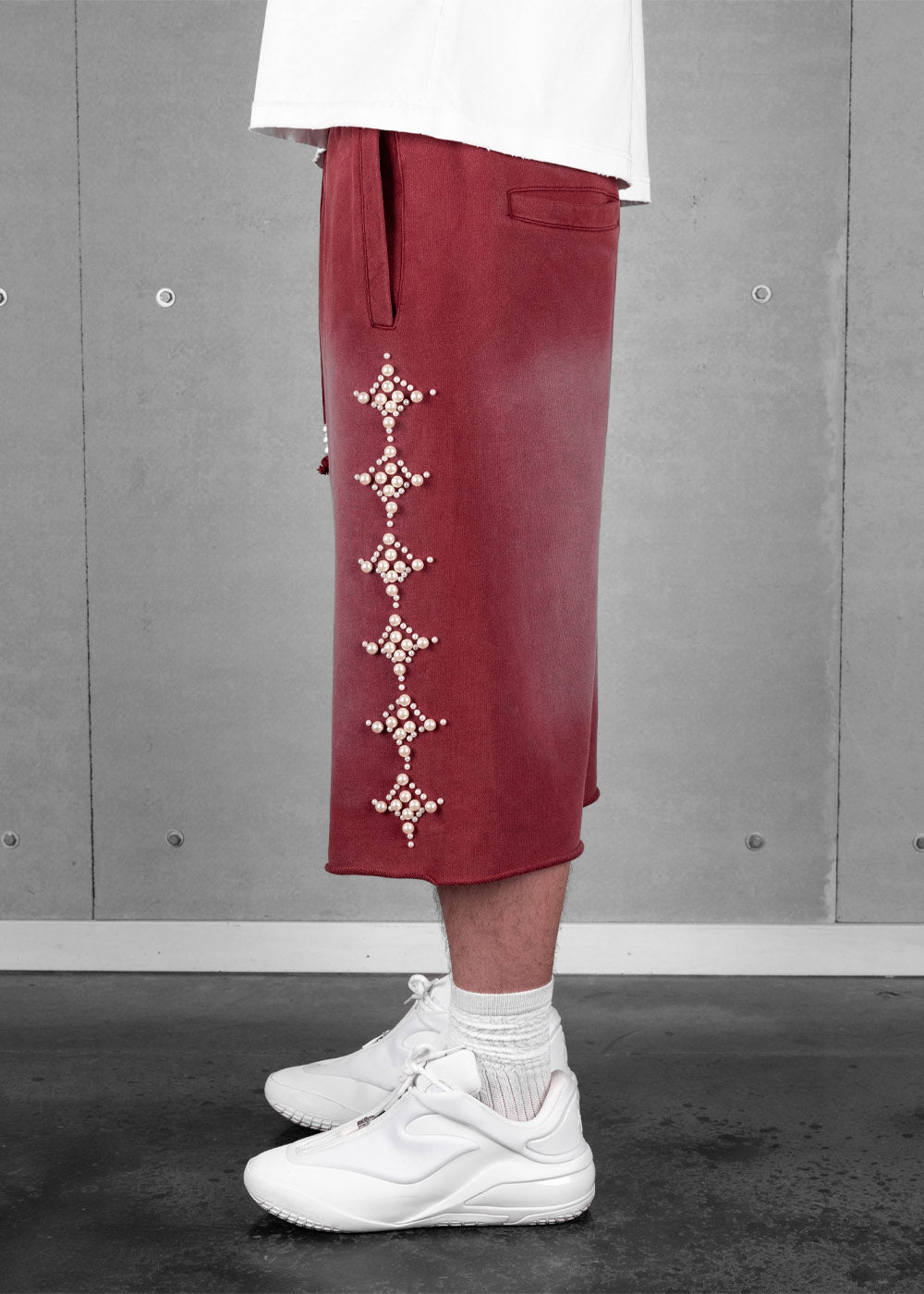 Commons Pearled Star Sweatshort Burgundy