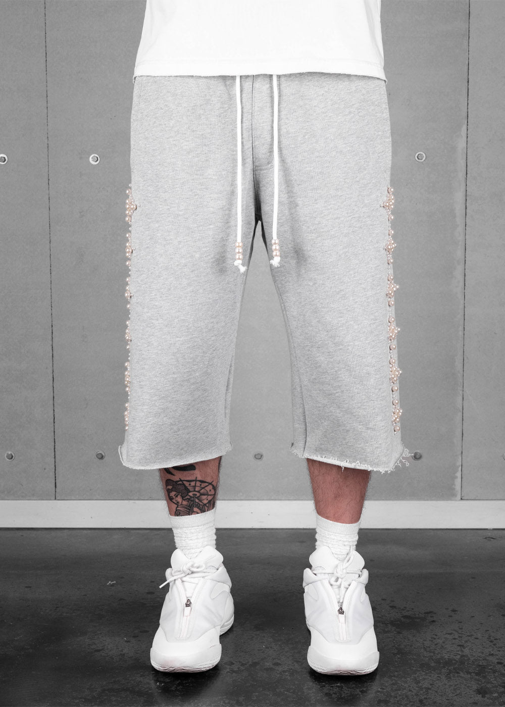 Commons Pearled Star Sweatshort Dark Heather Grey