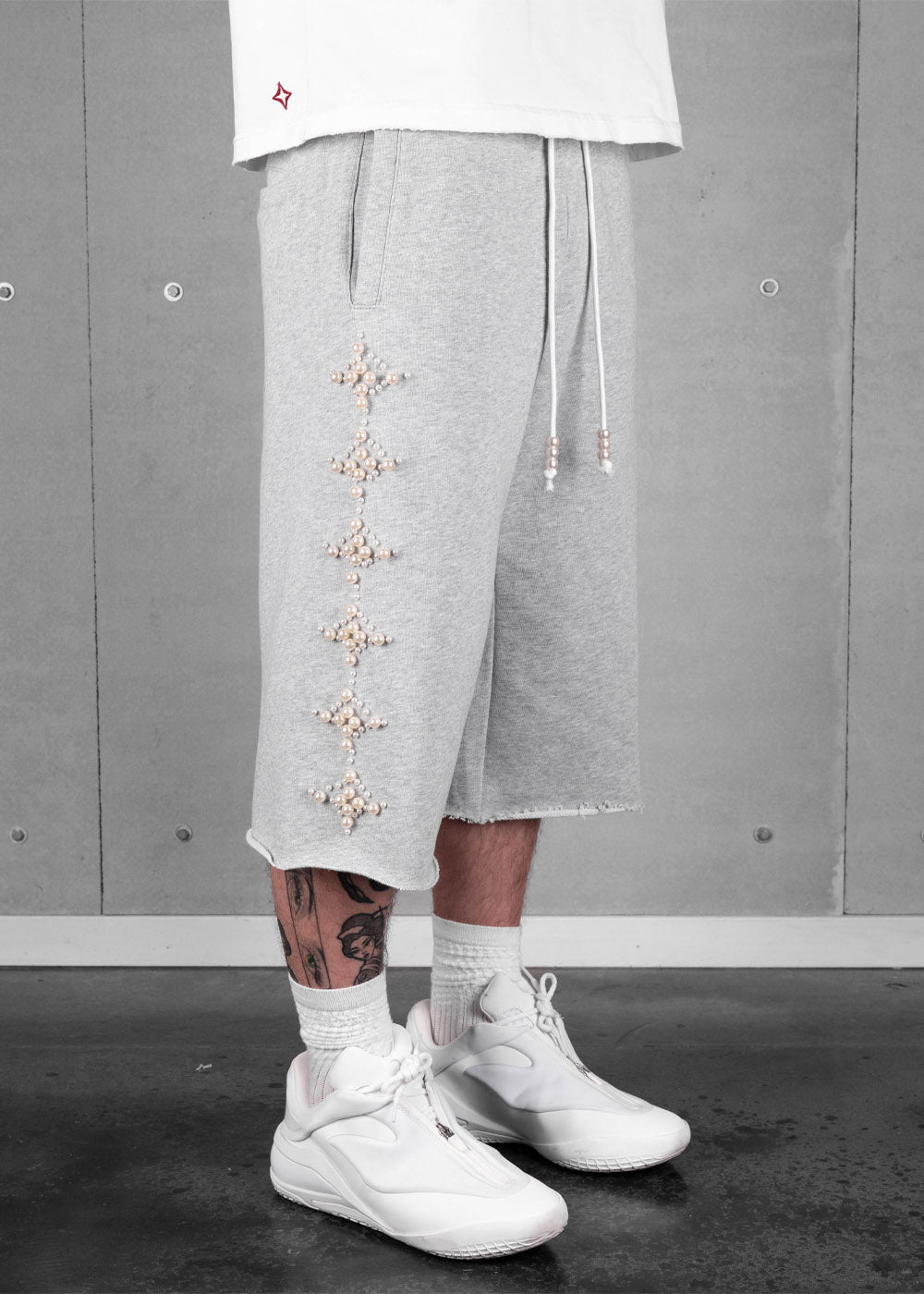 Commons Pearled Star Sweatshort Dark Heather Grey