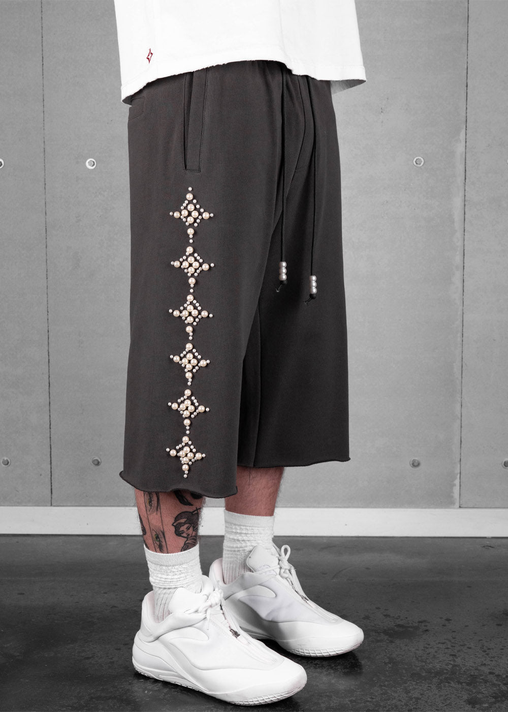 Commons Pearled Star Sweatshort Taupe