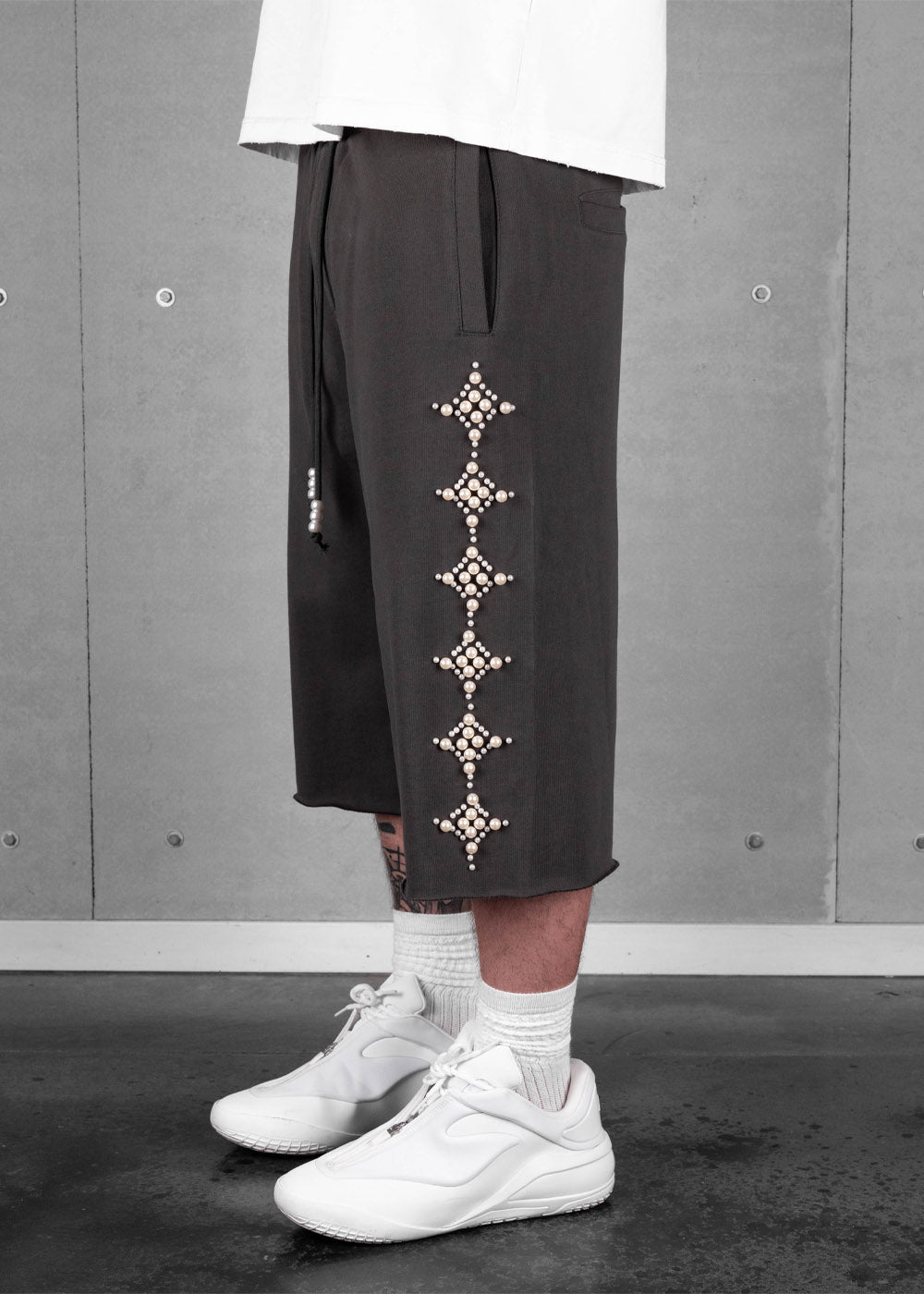 Commons Pearled Star Sweatshort Taupe