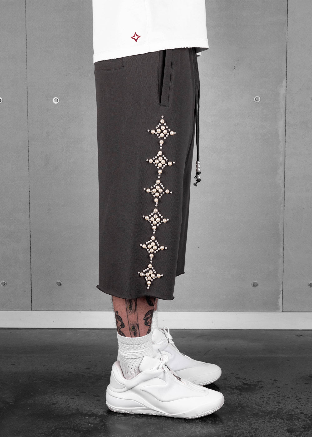 Commons Pearled Star Sweatshort Taupe